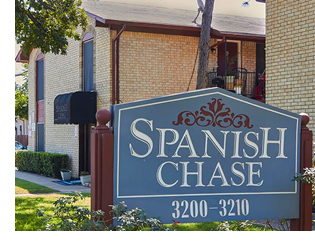 image of the front of Spanish Chase Apartments